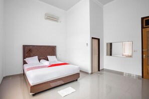 Deluxe Double Room - Hotel O Homestay Romauli Kampung Radja (Jambi)
