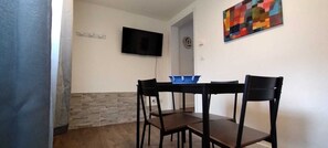 Dining - Ground floor apartment with garden and porch (Vidiciatico)