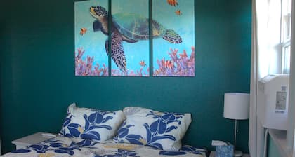2 Bedroom - Steps away from Kailua Beach Park!