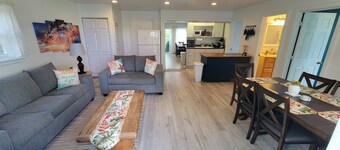 2 Bedroom - Steps away from Kailua Beach Park!