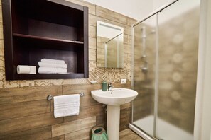 Shower, hair dryer, bidet, towels - Via Niccolò Tommaseo 14 (Naples)