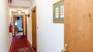 Cobrellits, minibar, caixa forta a l'habitació i wifi gratuïta 