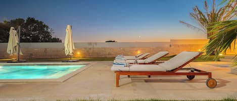 Piscina a l'aire lliure i piscina climatitzada