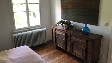 2 Schlafzimmer, Reisekinderbett, kostenloses WLAN, Bettwäsche