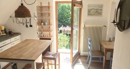 Charmante DG-Altbauwohnung am schönsten Stadtrand Münchens!