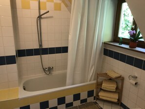 Handdukar, tvål, schampo och toalettpapper