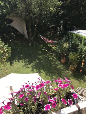 Property grounds - Charming attic apartment on the most beautiful outskirts of Munich! (München)