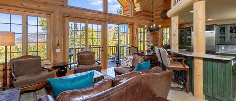 Smart-TV, Kamin, Arbeitsbereiche, Computerbildschirme