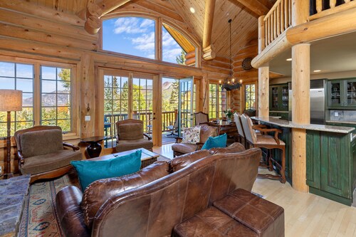 First Tracks on Sundance - Excellent Ski In & Out, views and private hot tub