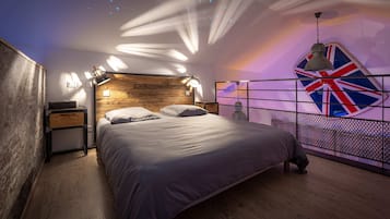 1 bedroom, bed sheets