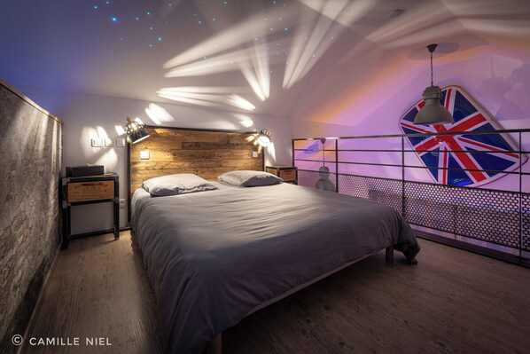 1 bedroom, bed sheets