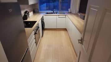 Rumah | Dapur pribadi | Lemari es, microwave, oven, dan kompor