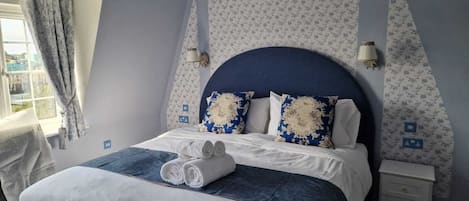 Ropa de cama de alta calidad, colchones Select Comfort y minibar