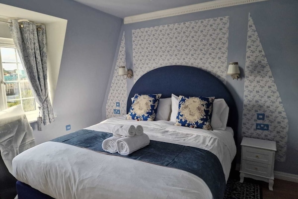 Deluxe Room | Peralatan tempat tidur premium, katil Select Comfort, bar mini