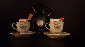 Premium bedding, Select Comfort beds, minibar, in-room safe - The Mad Hatter Oxford (Oxford)