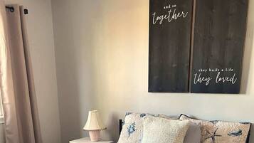 2 bedrooms, iron/ironing board, WiFi, bed sheets