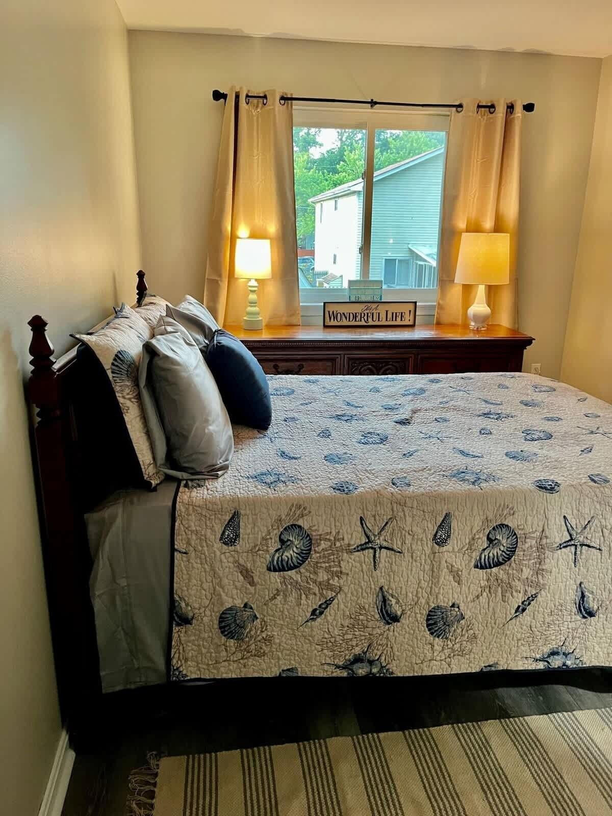 2 bedrooms, iron/ironing board, WiFi, bed sheets