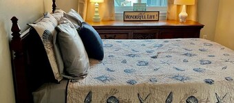 Renovated Bungalow | Walk to Beach | Dog-Friendly