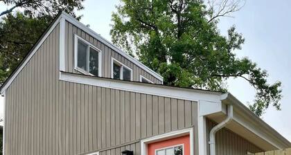 Renovated Bungalow | Walk to Beach | Dog-Friendly