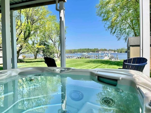 London Towne Bungalow w/Loft - Walk to the Beach!