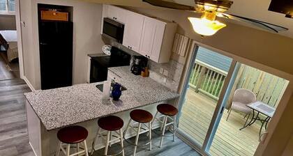 Renovated Bungalow | Walk to Beach | Dog-Friendly