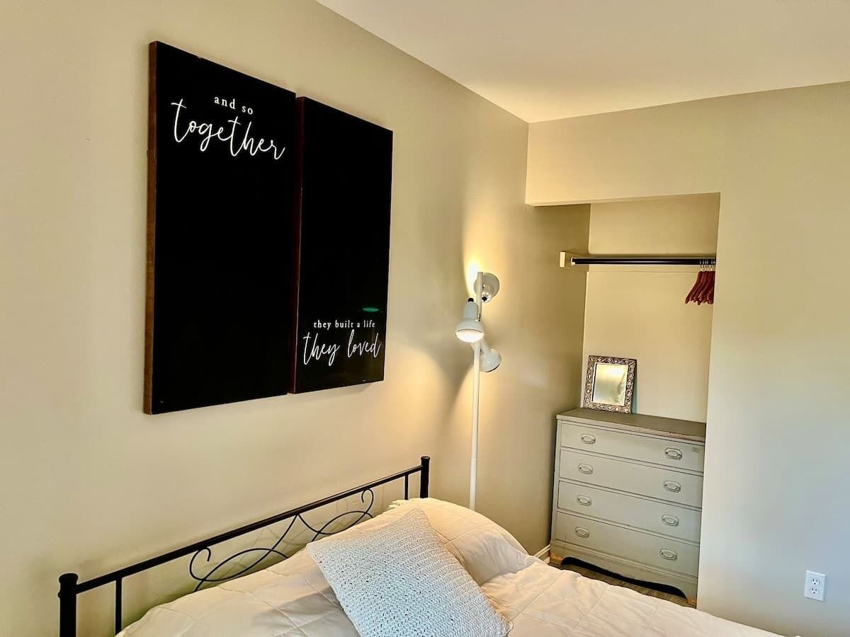 2 bedrooms, iron/ironing board, WiFi, bed sheets