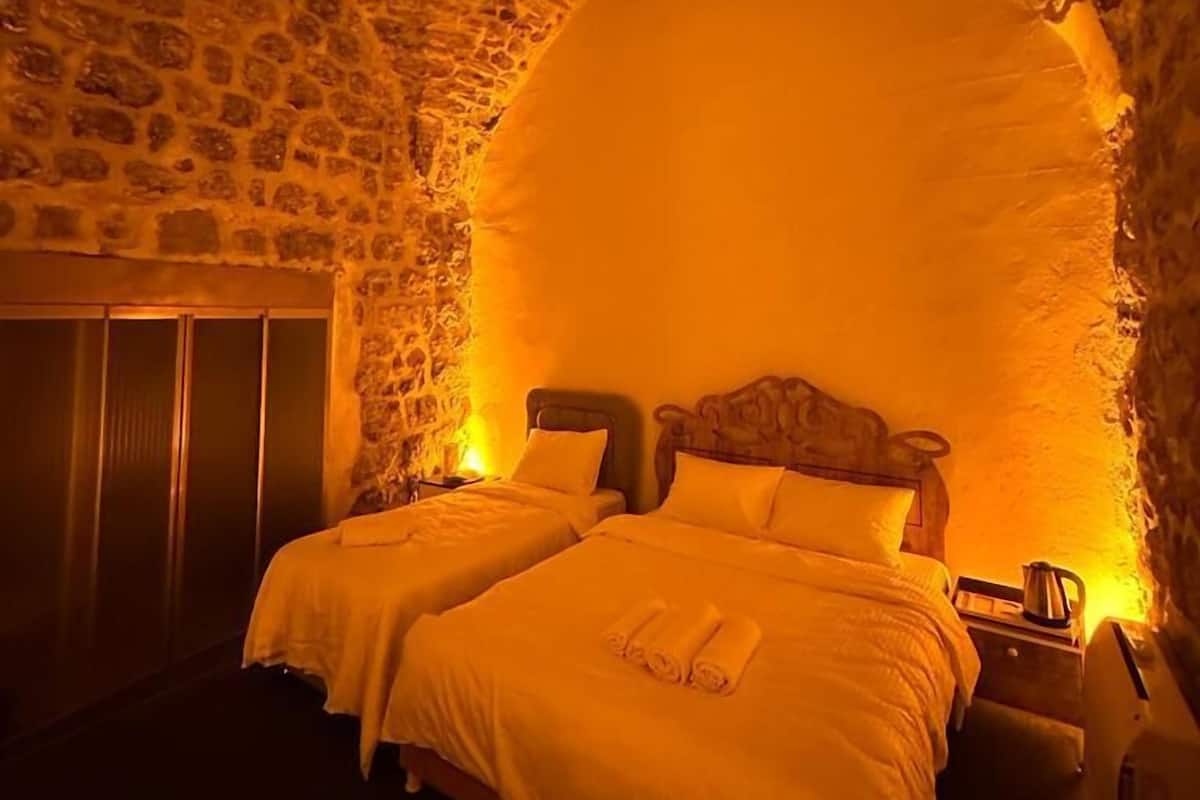 1 bedroom, Egyptian cotton sheets, premium bedding, Select Comfort beds