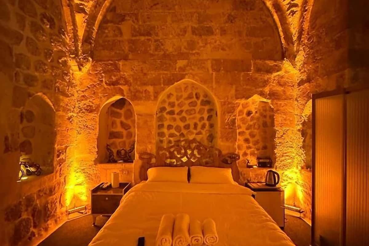 Classic Room, 1 King Bed, Private Bathroom, Courtyard Area