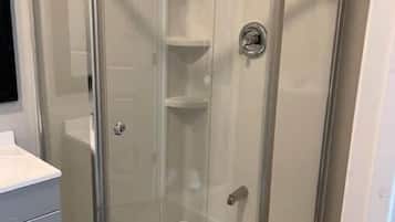 Douche, savon, papier toilette