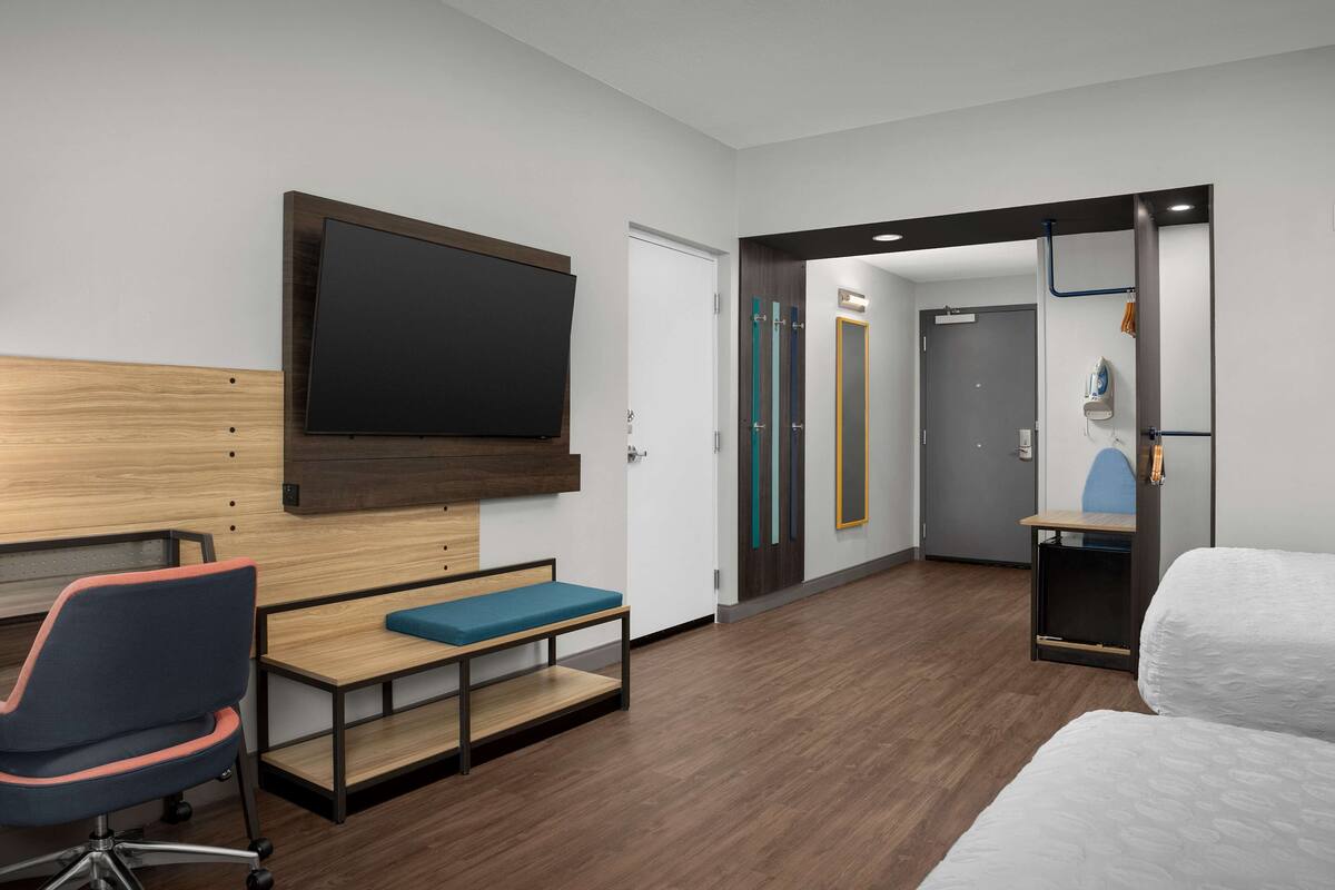 Chambre, 2 grands lits, baignoire | Bureau, rideaux occultants, Wi-Fi gratuit, draps fournis