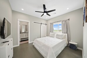 2 bedrooms, free WiFi, bed sheets - Brand New Home! Beach Views! Sleeps 6! Pets Welcome! (Bolivar Peninsula)