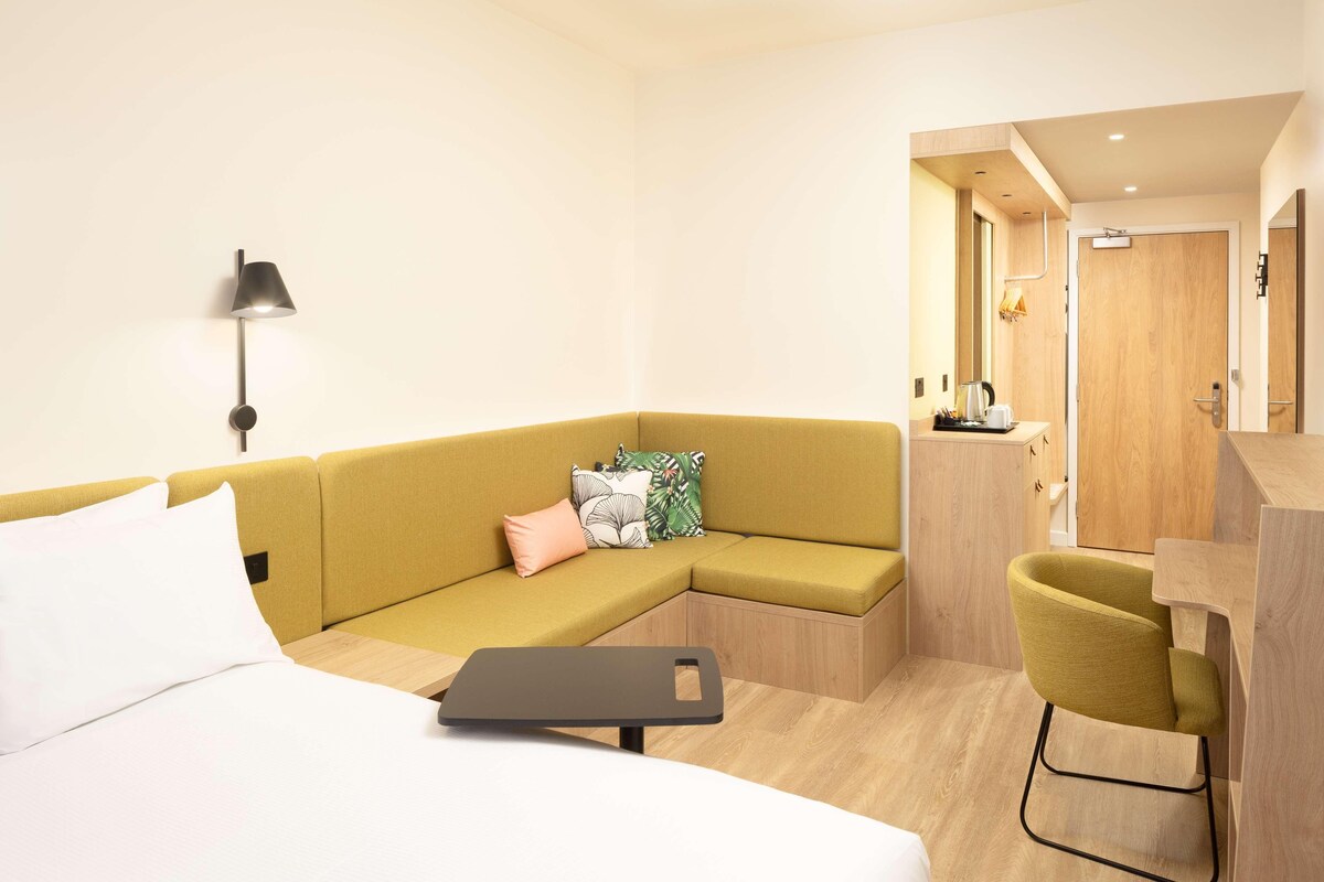 Two Queen Beds Room With No Window
