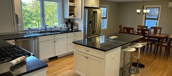 Spacious Single Family House - Great Privacy, 19' train ride to Back Bay Station