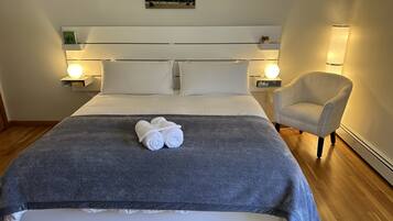 5 bedrooms, desk, iron/ironing board, free WiFi