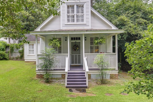 Romantic Cottage in Washington Historic District