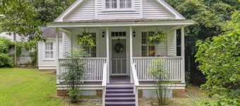 Romantic Cottage in Washington Historic District