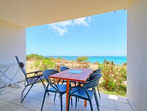 Outdoor dining - Sweet Candy - Spacious Studio with Sea View at Orient Bay (Saint-Martin)
