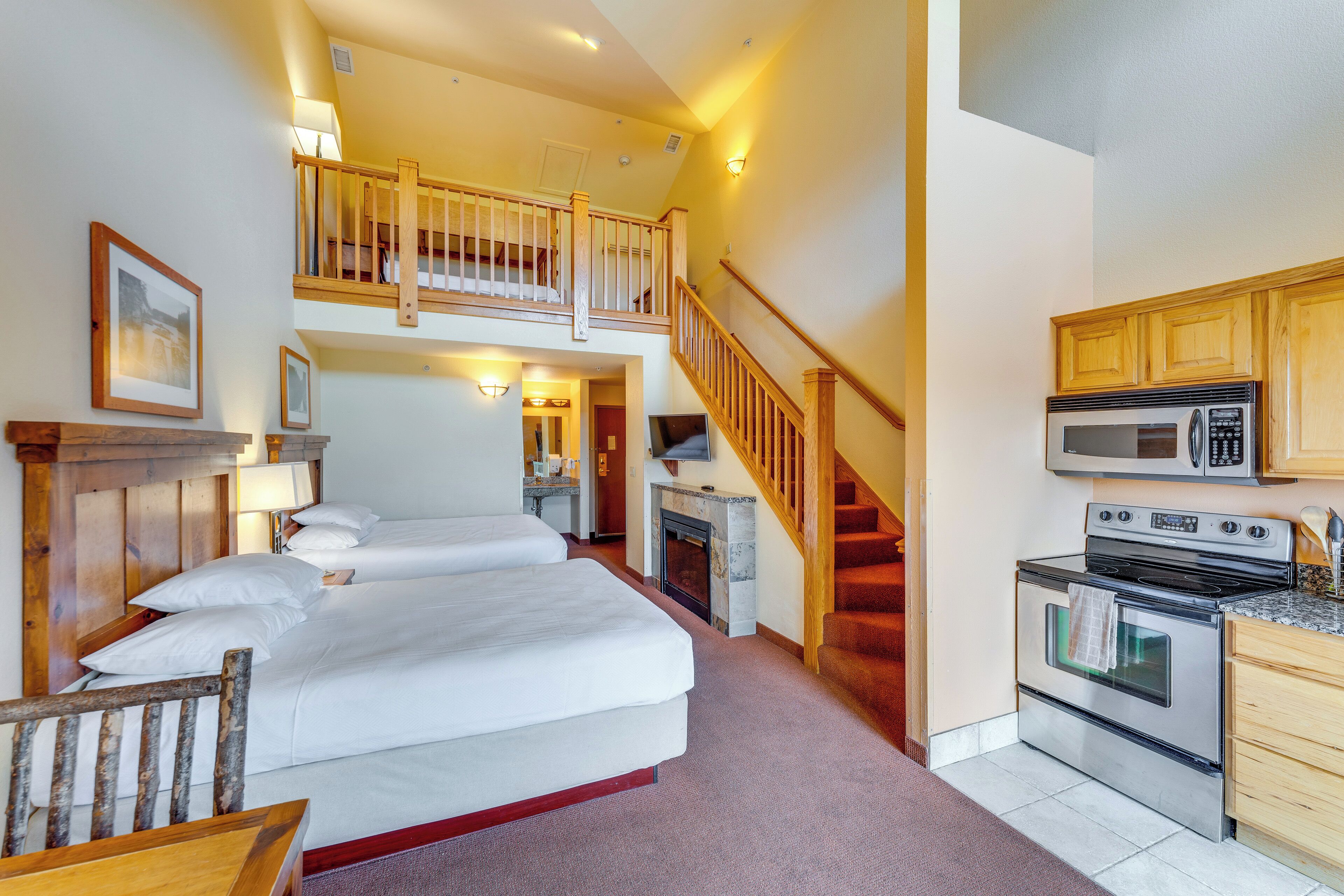 Wisconsin Dells Condo w/ Pool & Resort Amenities!