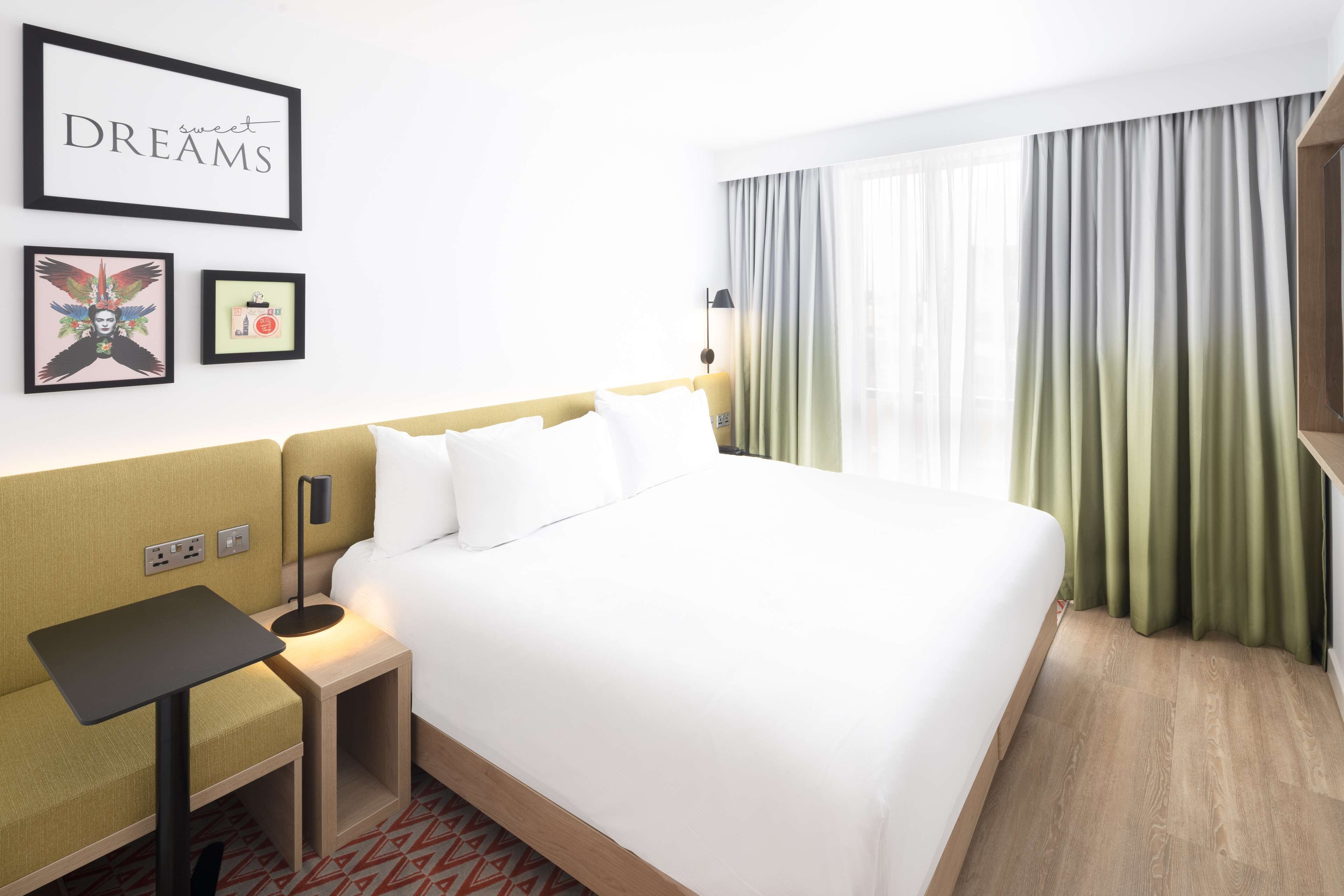 Room, 1 King Bed | In-room safe, desk, laptop workspace, bed sheets