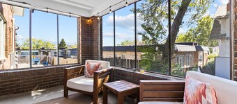 6-Bdrm SouthPlaza Walk to UMKC, Loose Park, Whole Foods