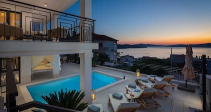 Luxusvilla de Mar mit Pool