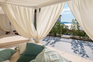 4 bedrooms, soundproofing, iron/ironing board, free WiFi
