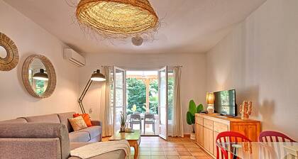 Villa Coquelicot - 2 Bedrooms, Beach and Garden