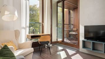 Superior Apartment | Living area | 40-inch flat-screen TV with cable channels