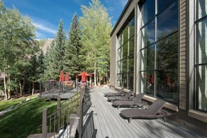 Apartment (Remodeled and oversized 2-bedroom con) | Außenbereich