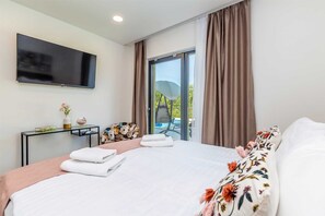 4 bedrooms, iron/ironing board, free WiFi, bed sheets