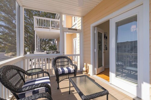 Pelican Reach Wild Dunes one block to the beach with pool access with golf cart