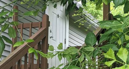 Nice little hideaway close to all the downtown amenities