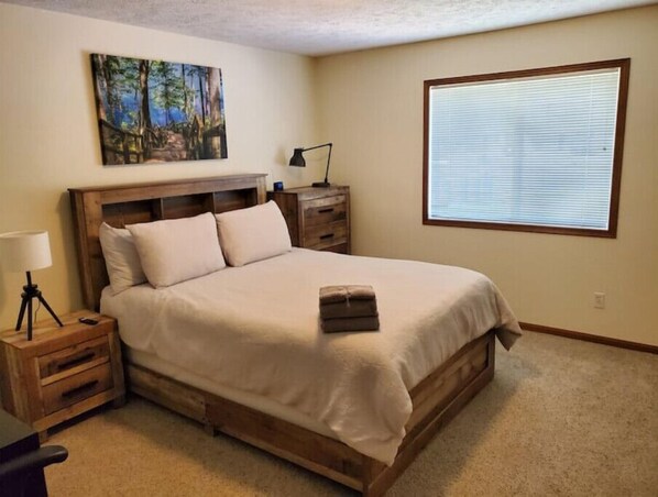 2 chambres, bureau, accès au Wi-Fi (inclus), literie fournie