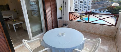 屋外ダイニングエリア